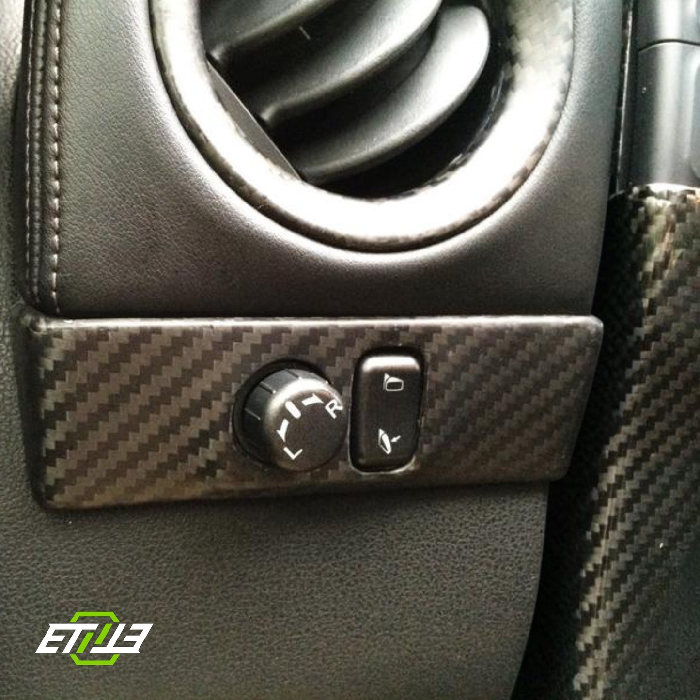 R35 RSW door mirror inner panel — forged carbon option, ETi