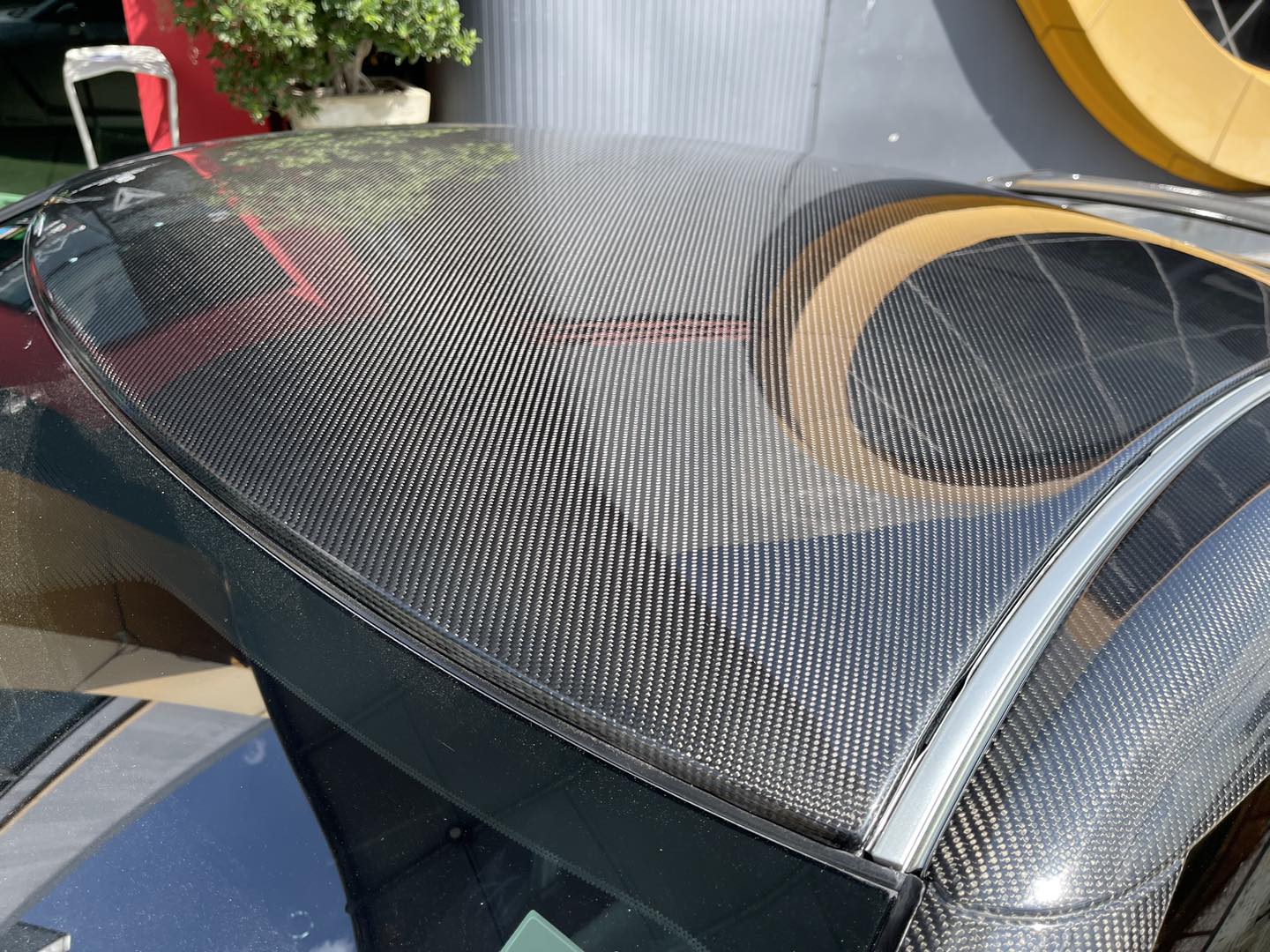 R35 lightweight roof panel — carbon fiber, profile view, ETi