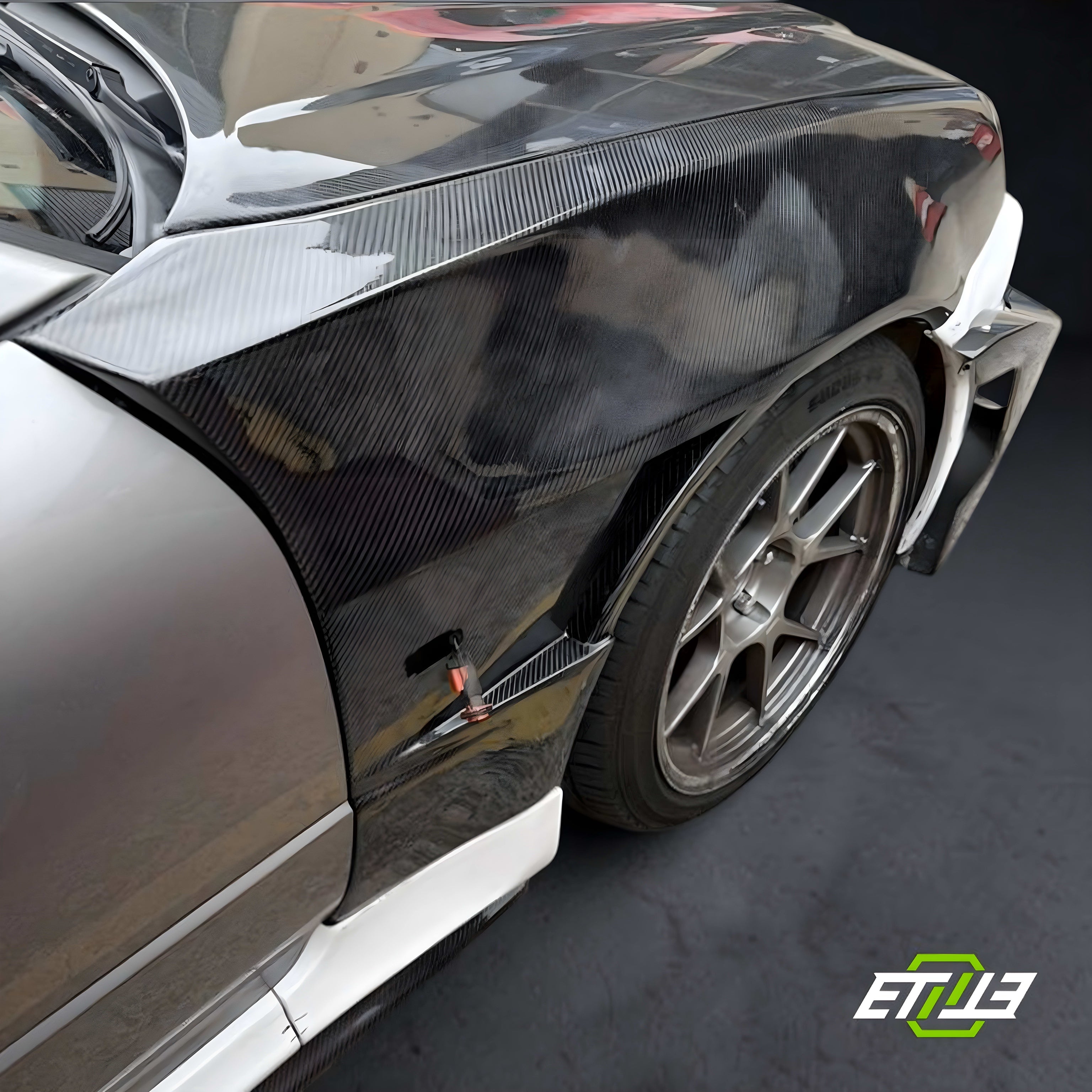Z-Tune Style Carbon Front Fenders — Skyline R34 | Elite Ti
