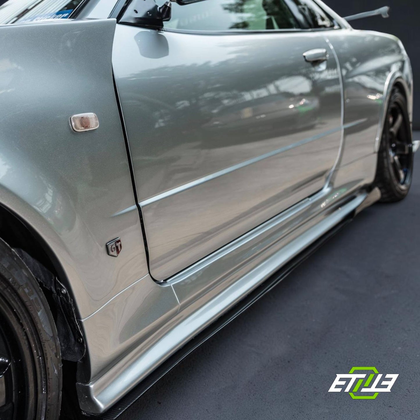 R34 Z-Tune style carbon vented hood — Nismo-inspired contours, dry carbon, ETi