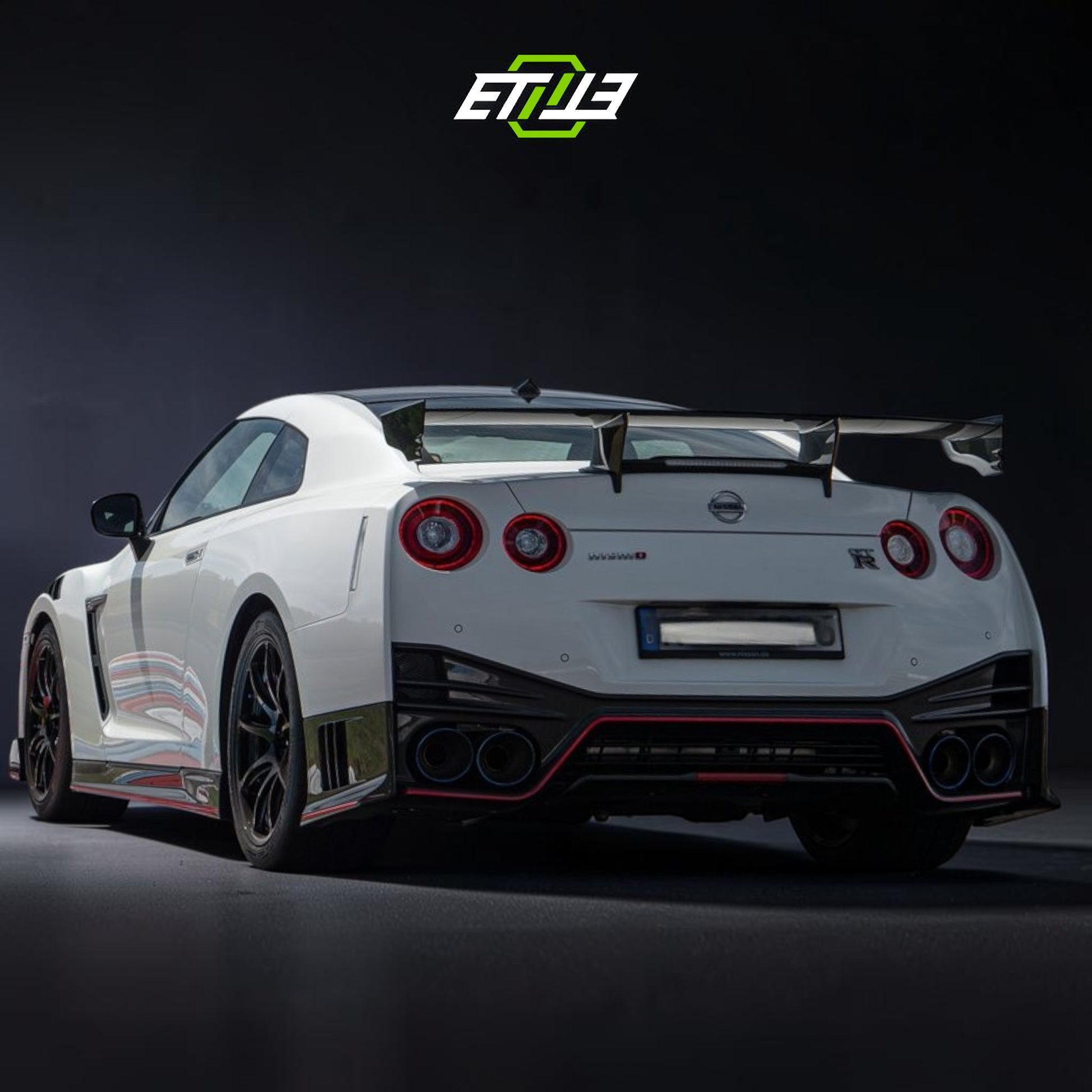 R35 MC Nismo style body kit — bespoke carbon gloss finish, weave detail, ETi