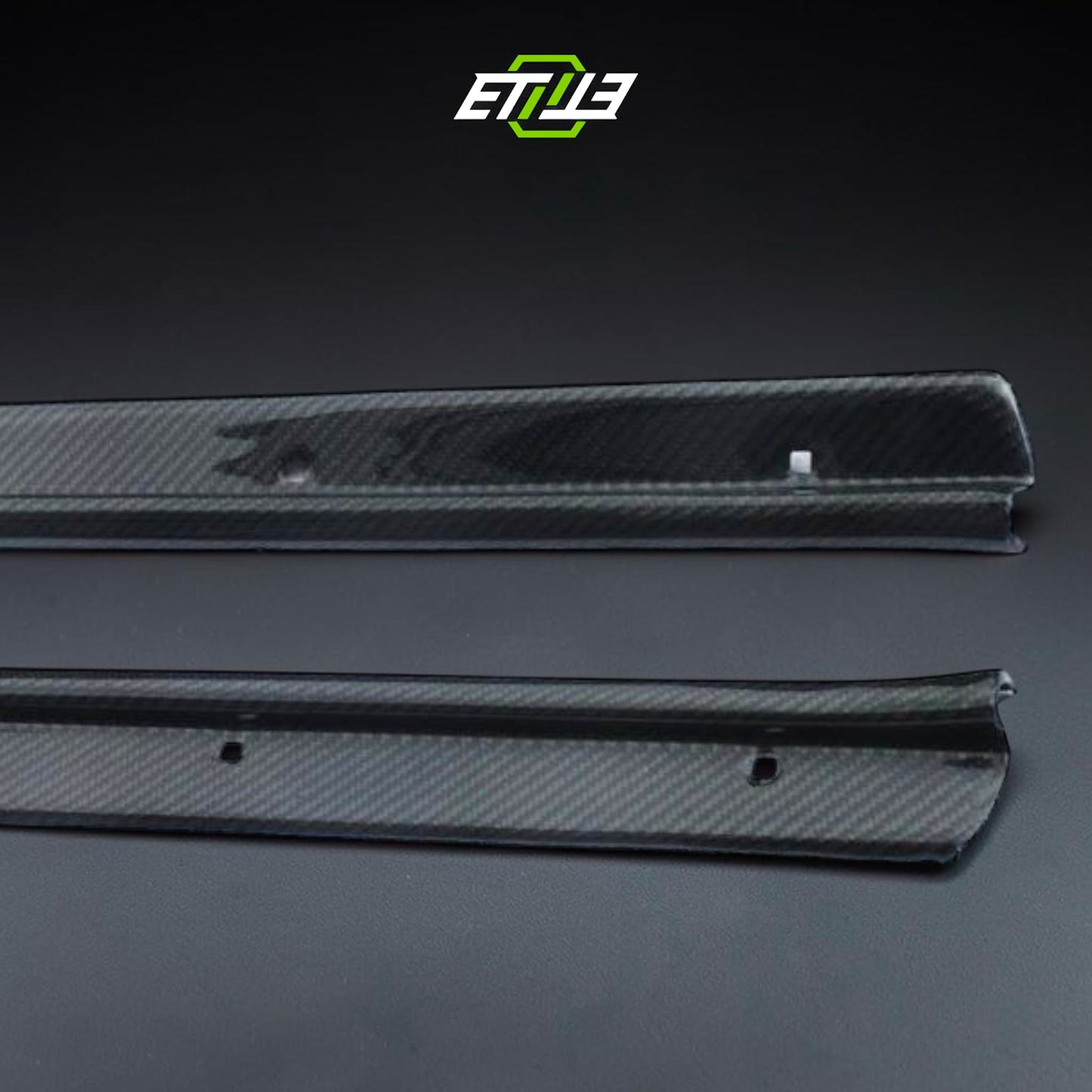 R32 door sills — carbon fiber, gloss finish, ETi
