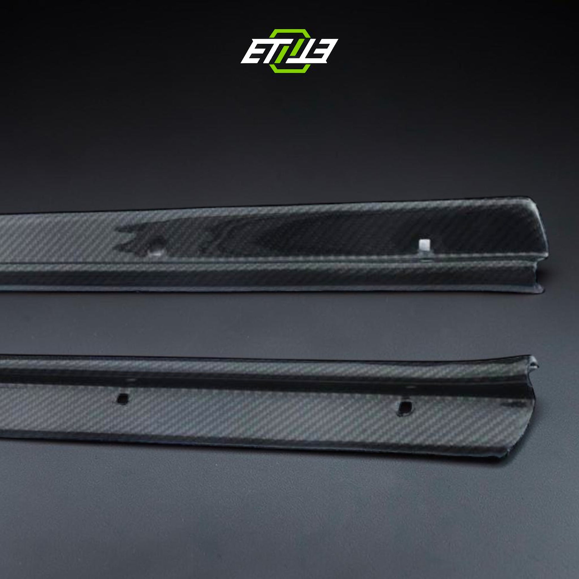R32 door sills — carbon fiber, gloss finish, ETi