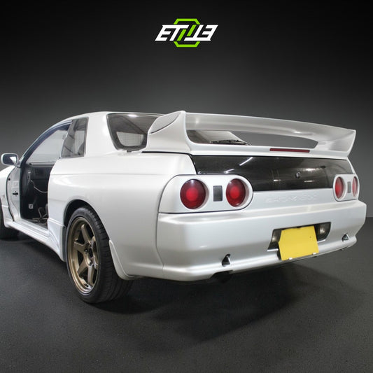 R32 OEM style trunk with lock hole — carbon underside detail, ETi